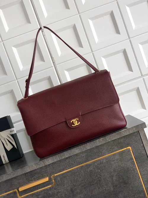 Burgundy leather flap shoulder bag with gold-tone Chanel CC clasp