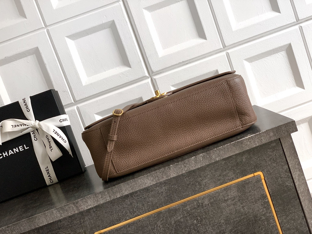 Chanel shoulder bag in taupe leather with top handle and flap, side view