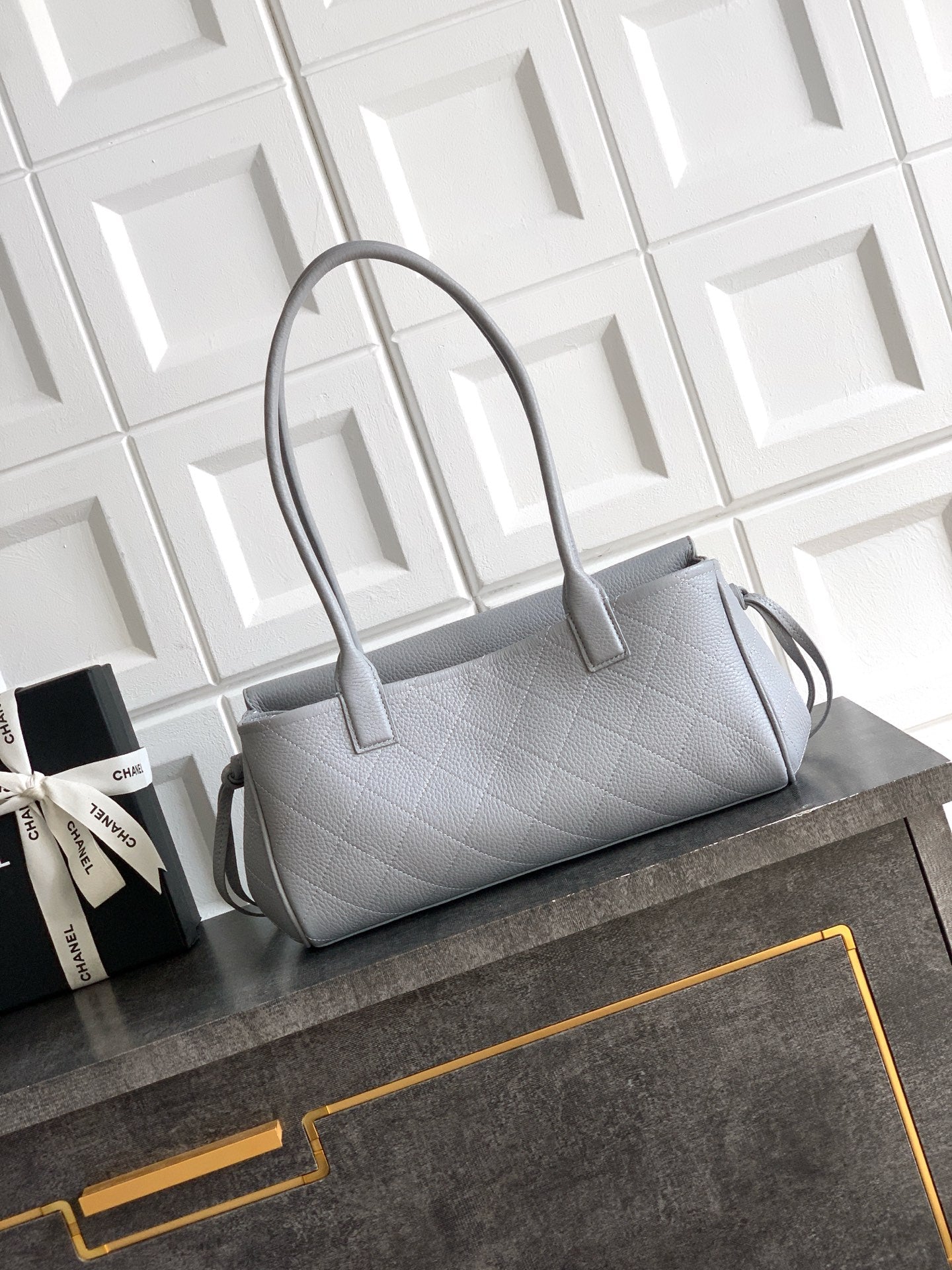 Chanel bag in light gray leather with quilted texture and top handles