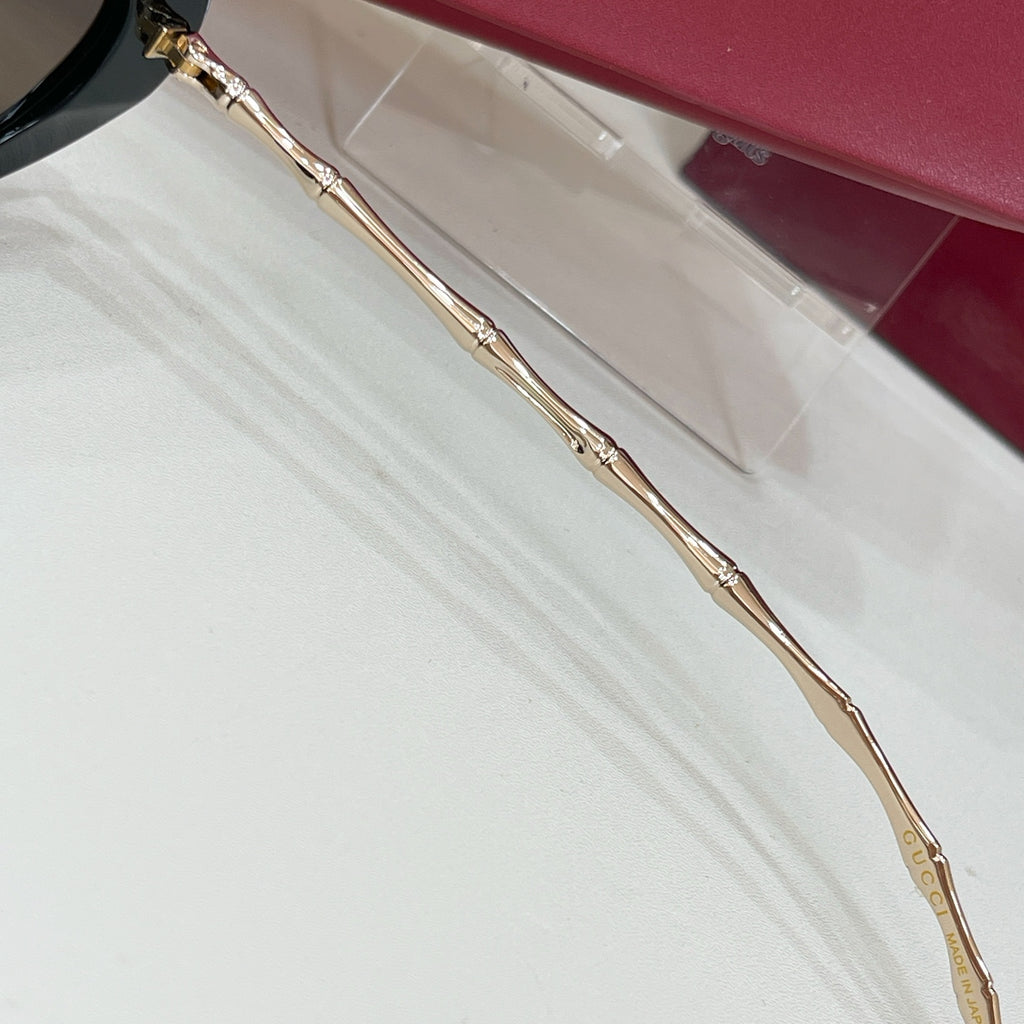 Gucci sunglasses gold temple arm detail with black frame edge