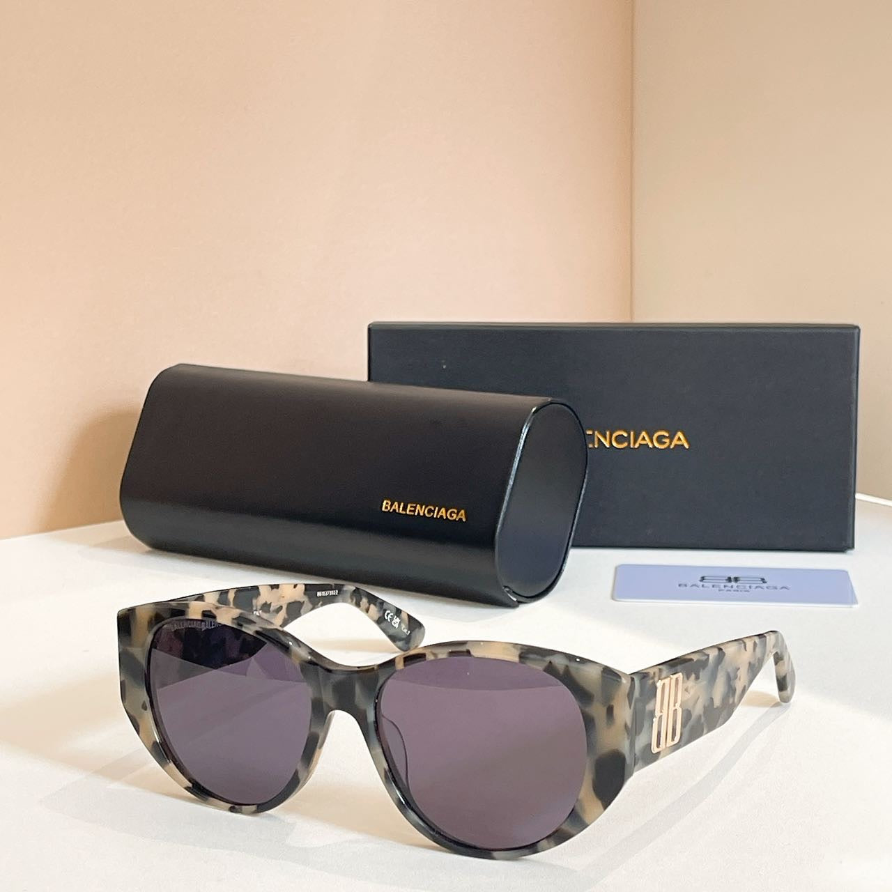 Tortoiseshell sunglasses with dark lenses, with black case