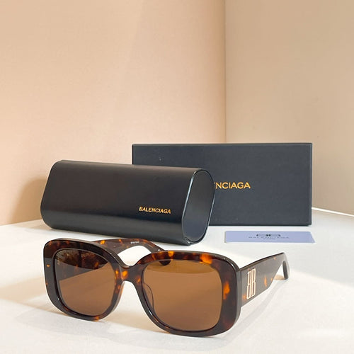 Tortoiseshell sunglasses with wide frames and amber tinted lenses, logo on temple