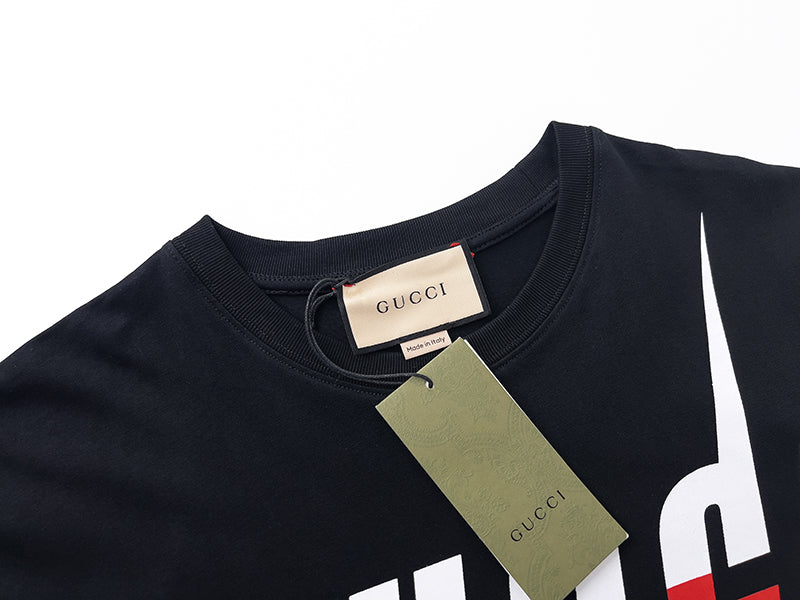 Navy Gucci T-shirt neckline with inner tag and hanging product label