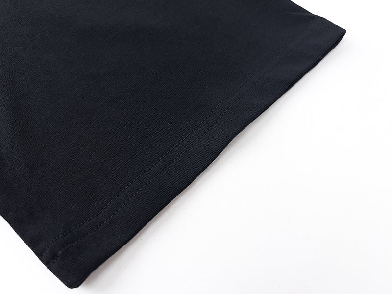 Navy short-sleeve T-shirt sleeve seam and hem detail