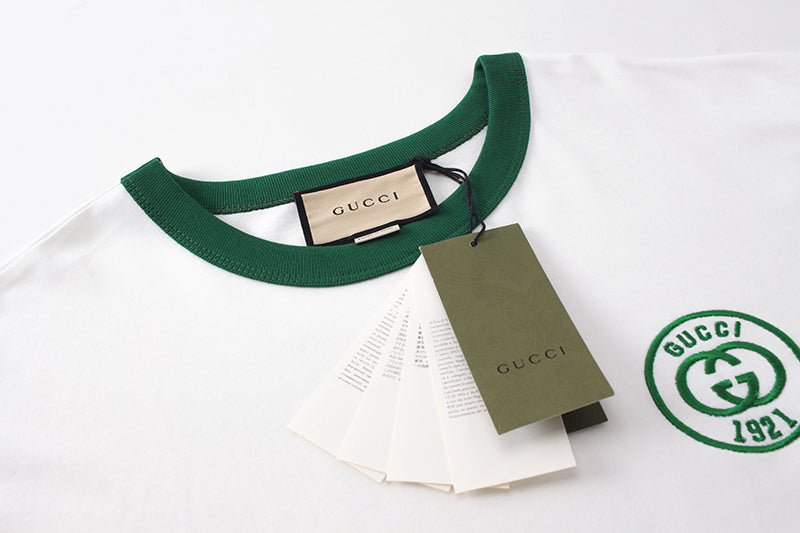 White Gucci short-sleeve T-shirt neckline with green rib and hanging tags