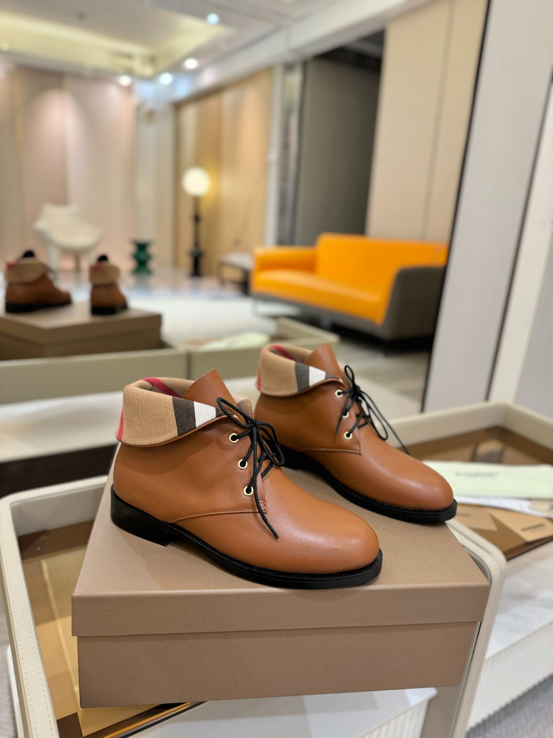 Burberry lace-up leather shoes with beige tongue panel and dark sole