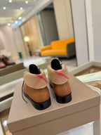 Burberry tan leather lace-up shoes with beige tongue and dark rubber heel