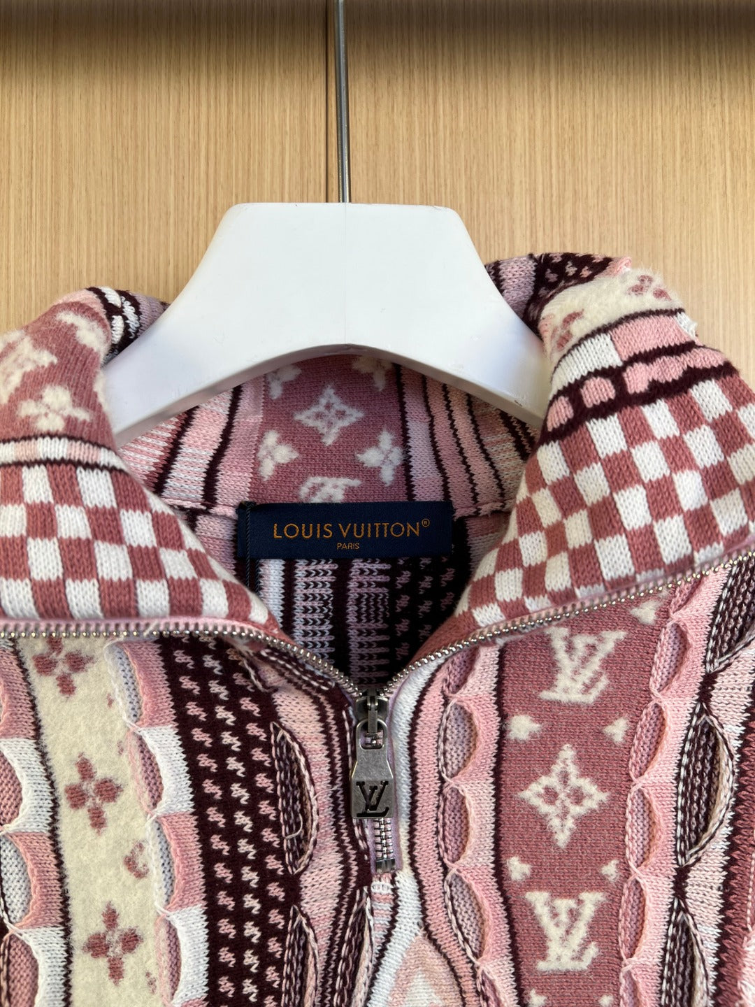 Long-sleeve cardigan zipper and stand collar detail, multicolor knit pattern