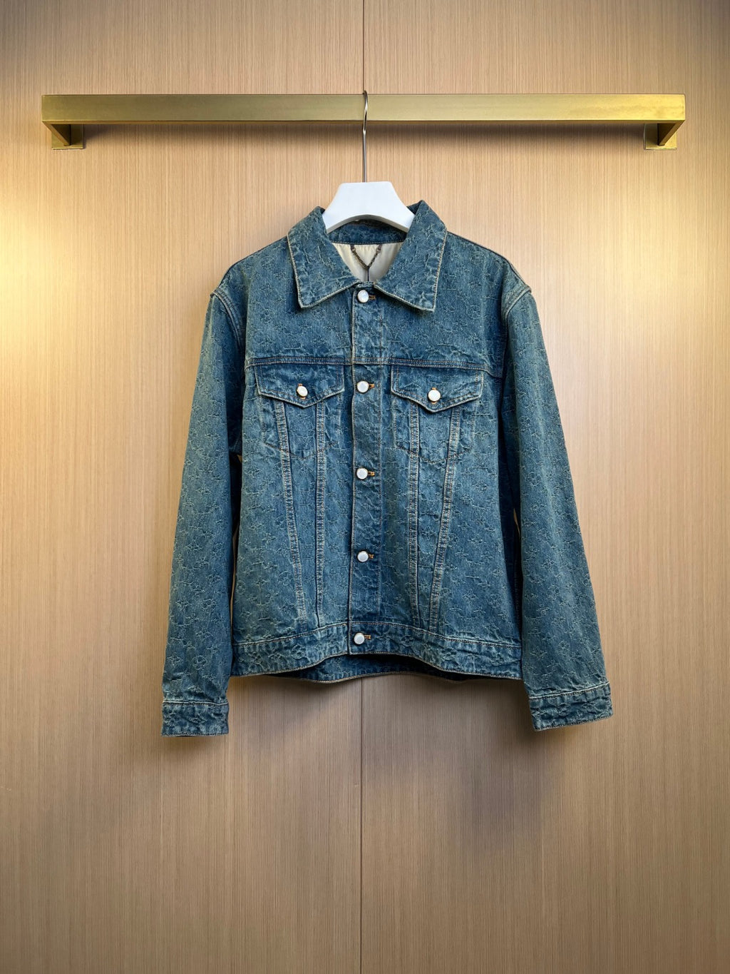Denim jacket with button front, pointed collar, flap chest pockets and round metal buttons.