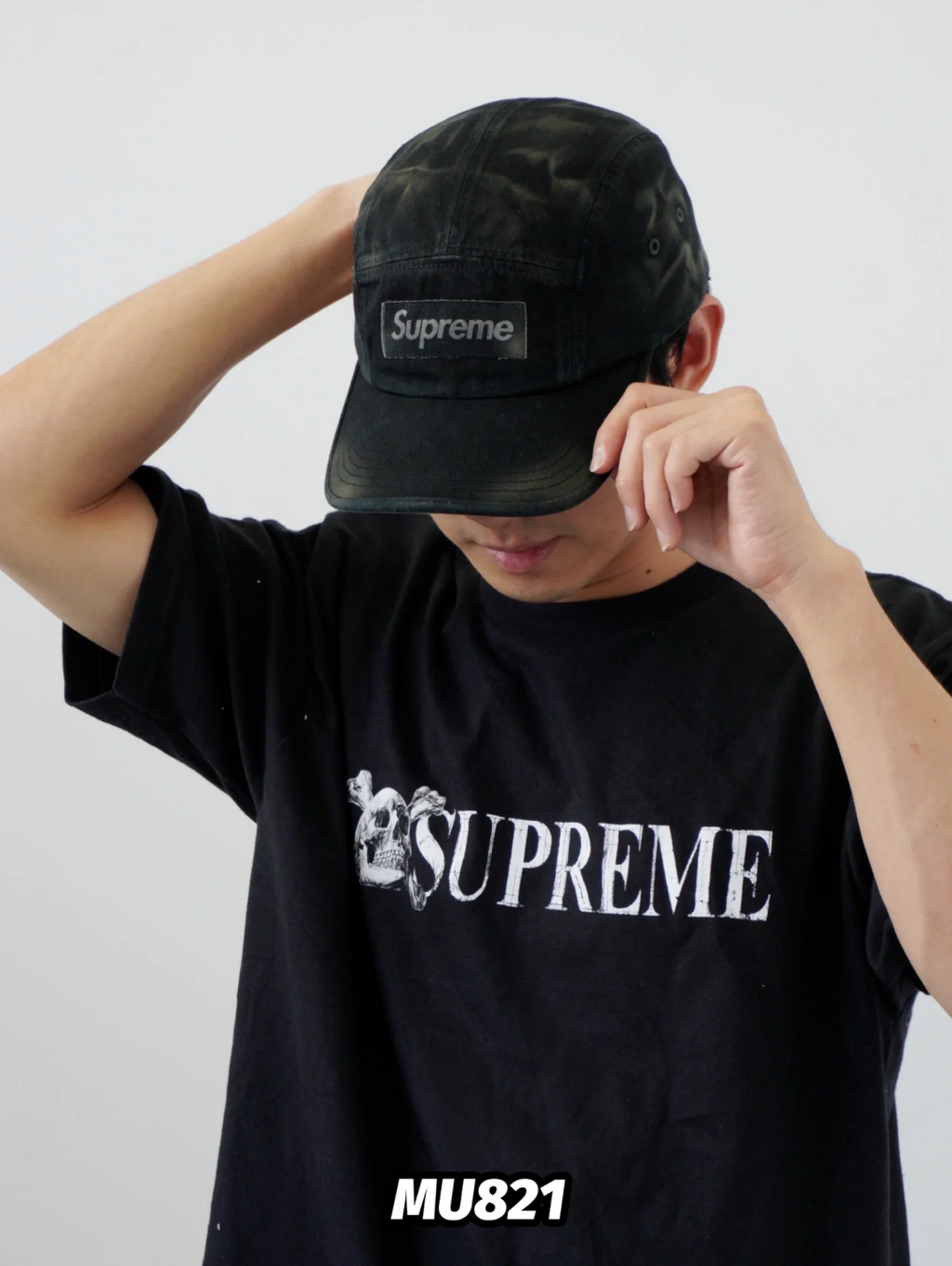 Black crew-neck T-shirt with white SUPREME chest graphic, MU821