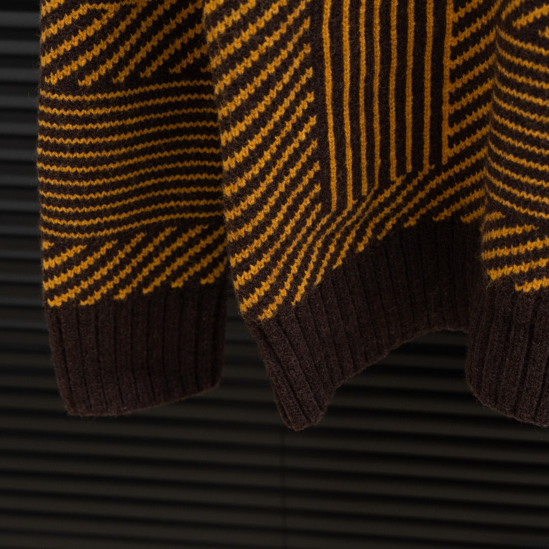 Long-sleeve sweater lower sleeve and hem with ribbed cuffs and striped knit