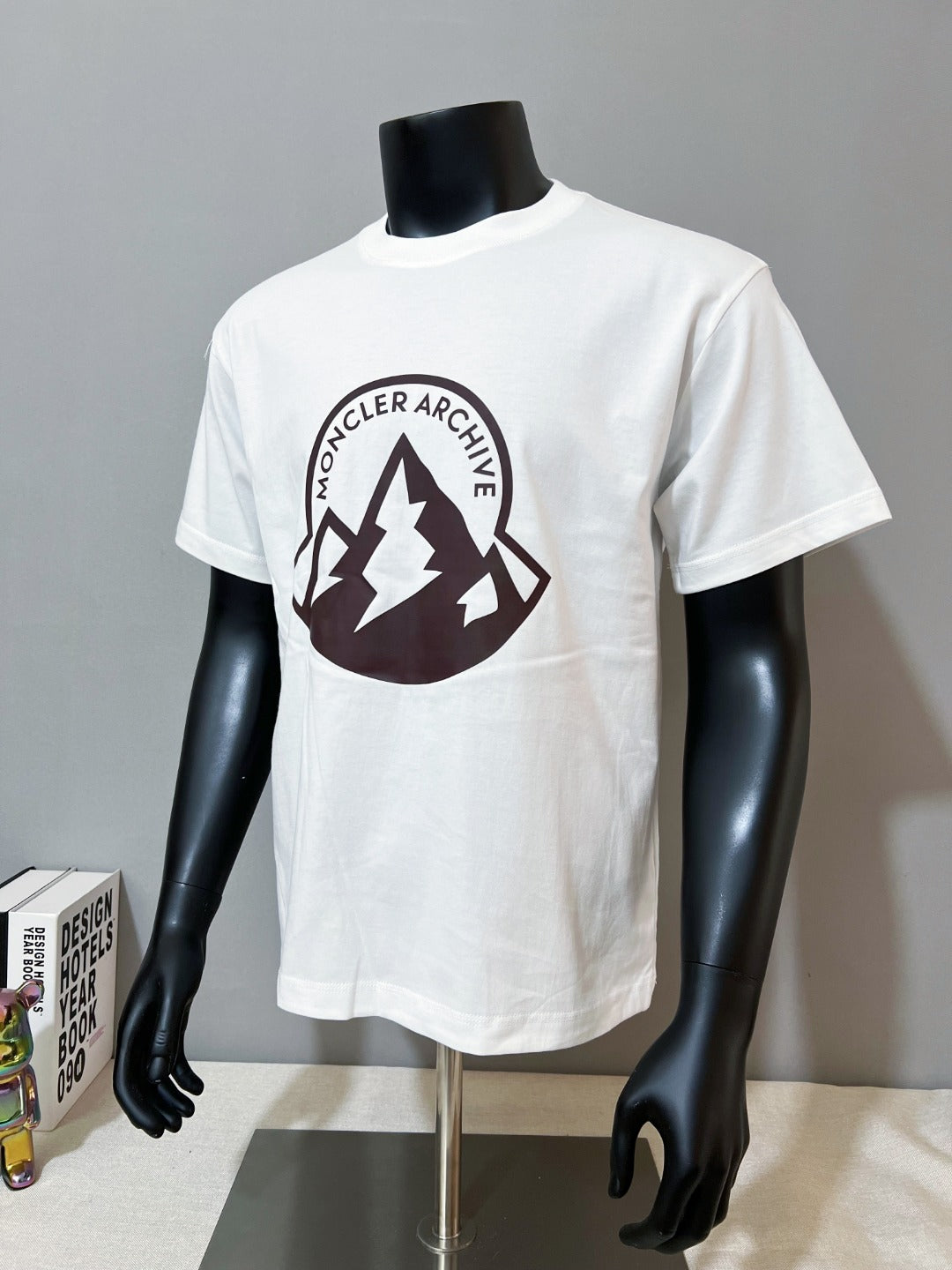 White Moncler short-sleeve T-shirt with large back Moncler Archive logo