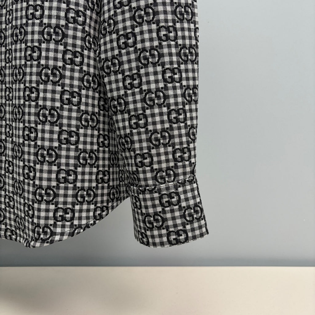 Gucci-pattern long-sleeve shirt sleeve cuff and hem detail in black and white