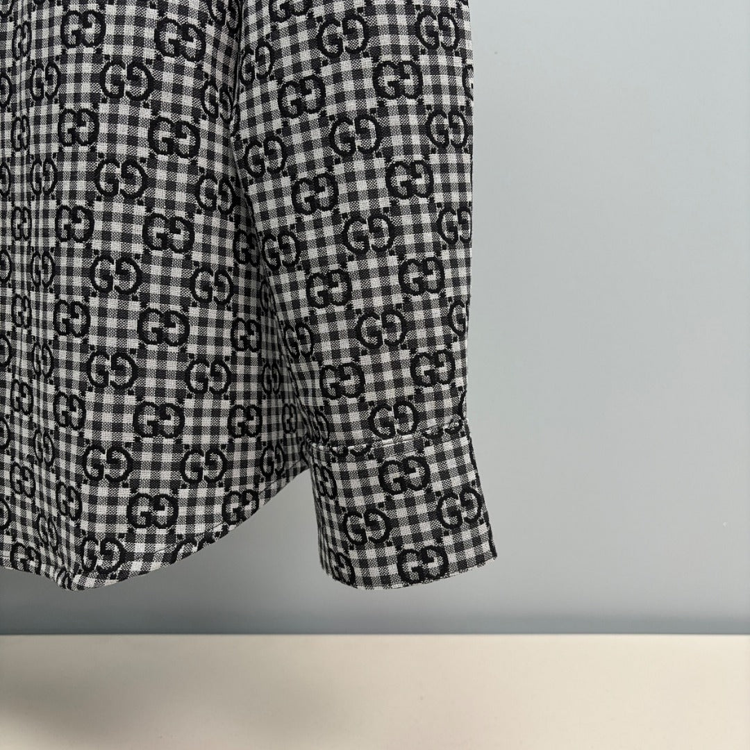 Gucci-pattern long-sleeve shirt sleeve cuff and hem detail in black and white