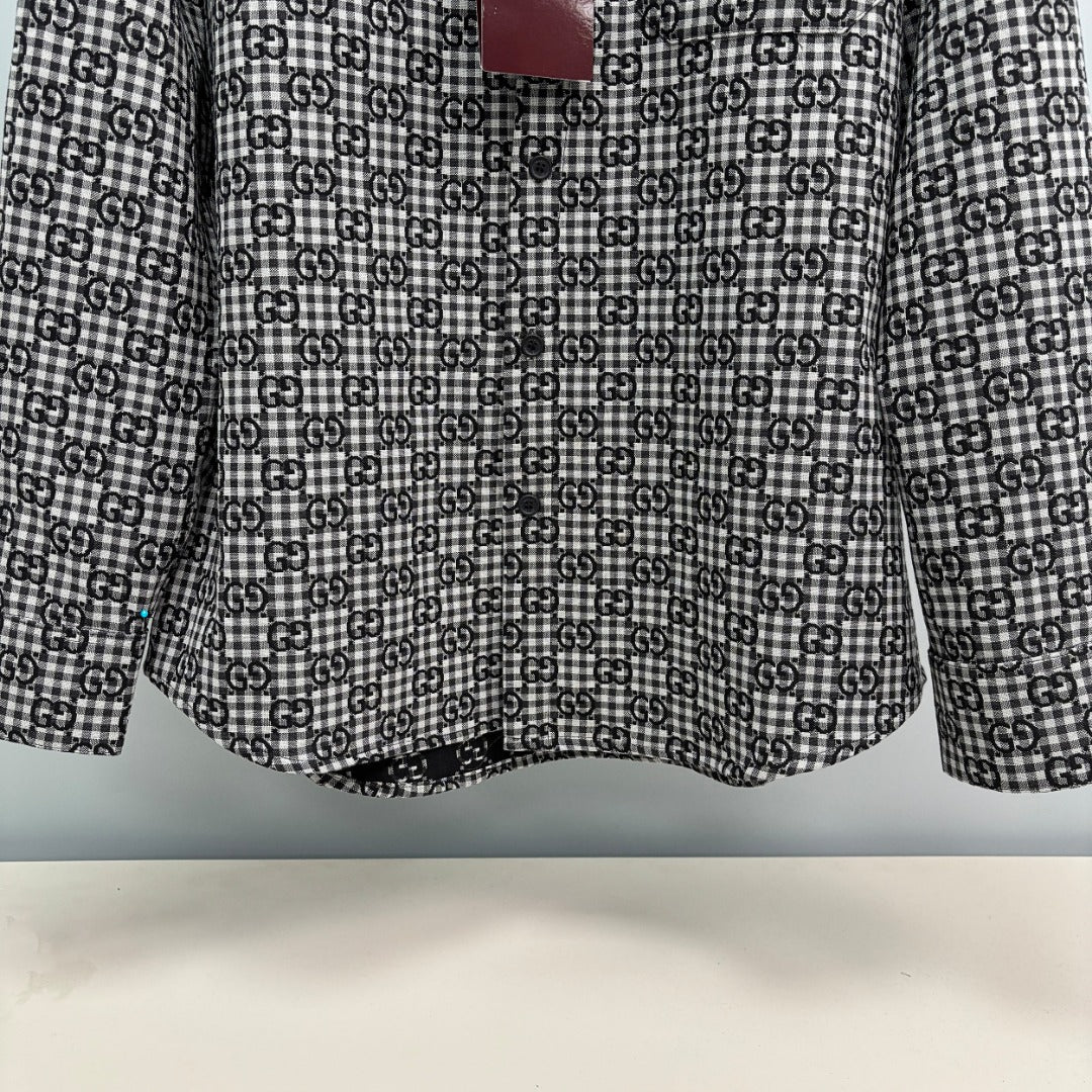 Gucci-pattern long-sleeve shirt front with central buttons and round hem