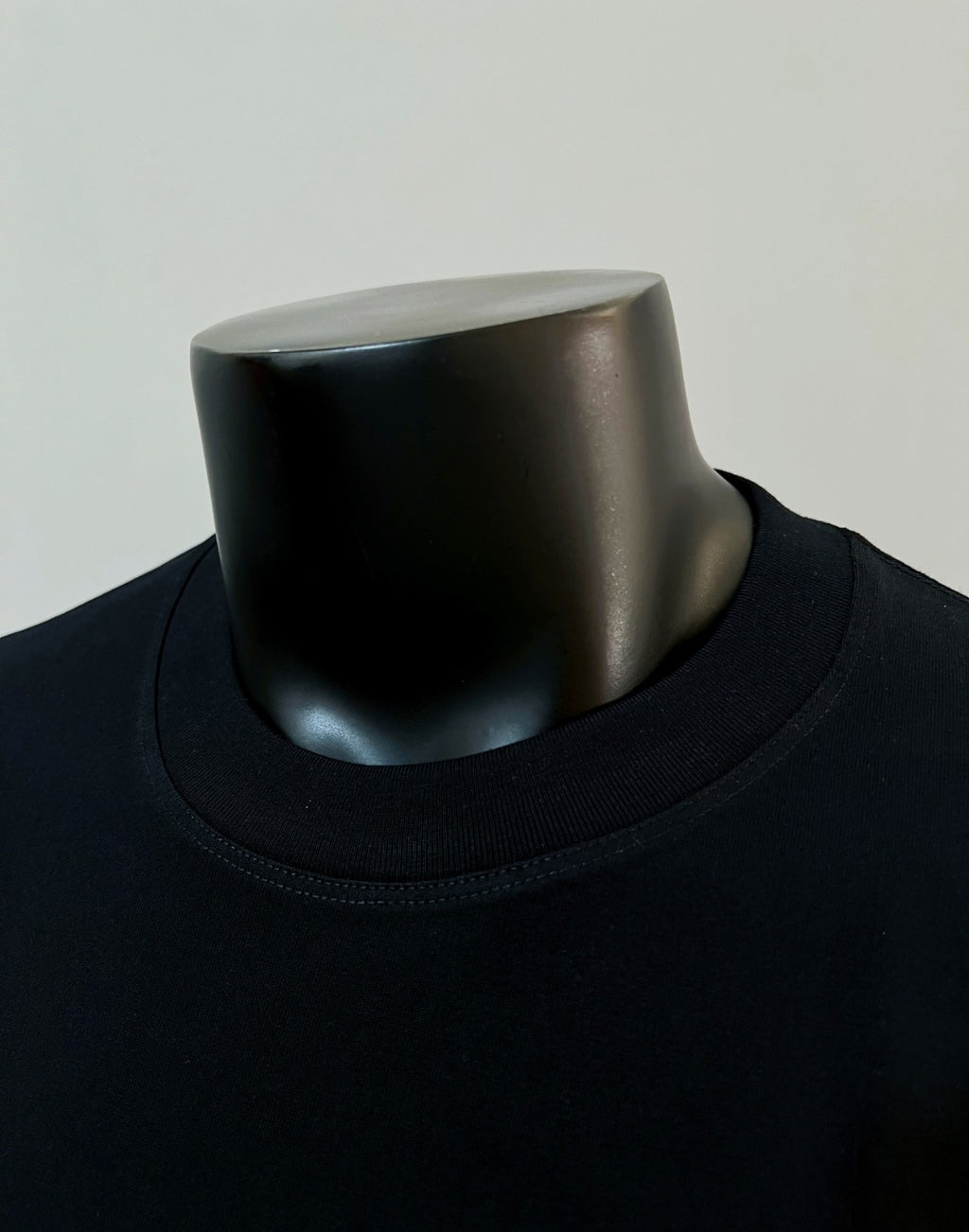 Black Gucci T-shirt crew-neck collar with small button placket, ribbed trim