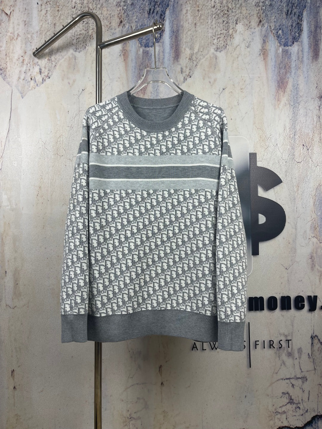 Long-sleeve crewneck sweater in dark and light gray knit, patterned front, ribbed cuffs