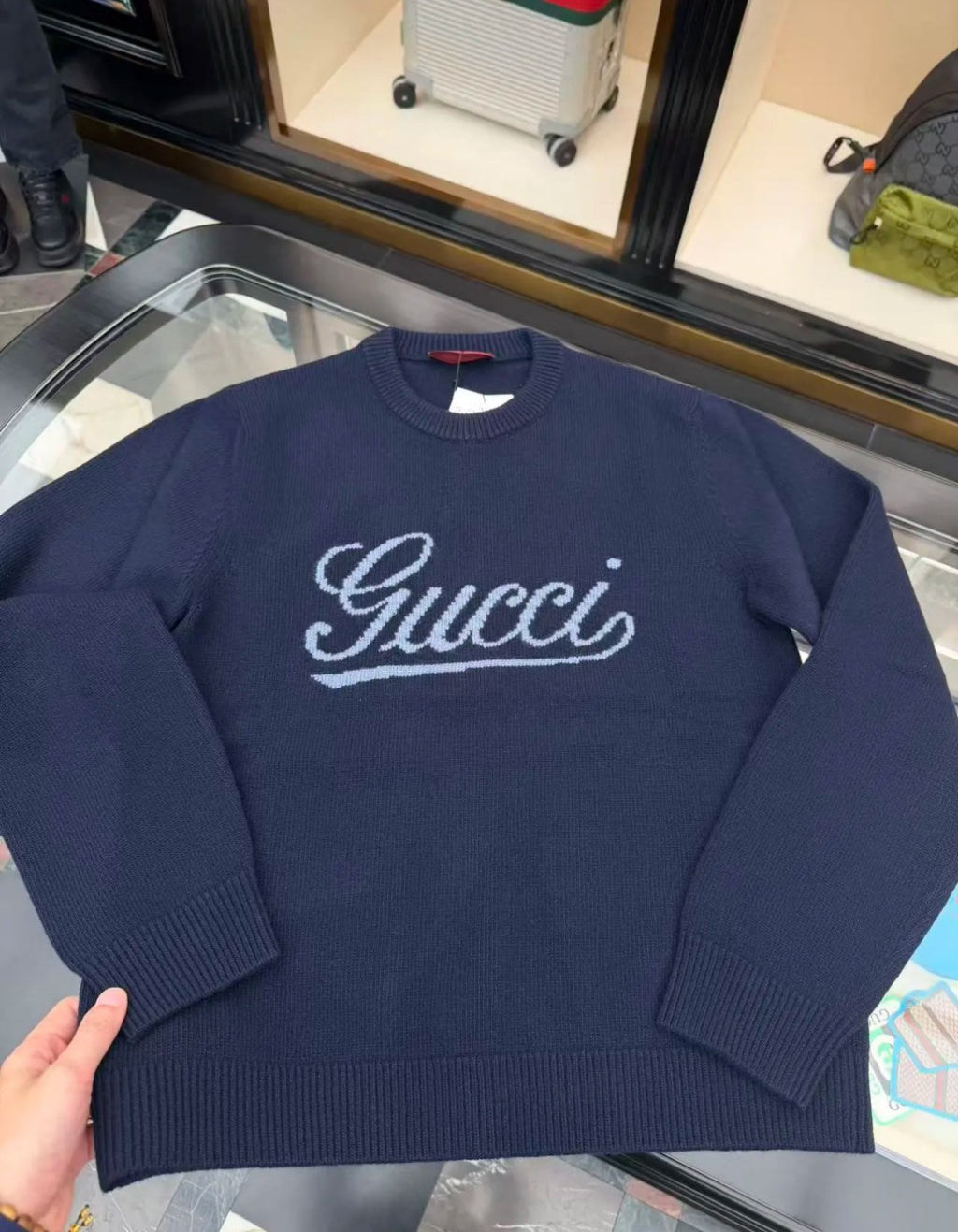 Gucci dark blue logo sweater close-up, long sleeves, ribbed cuffs