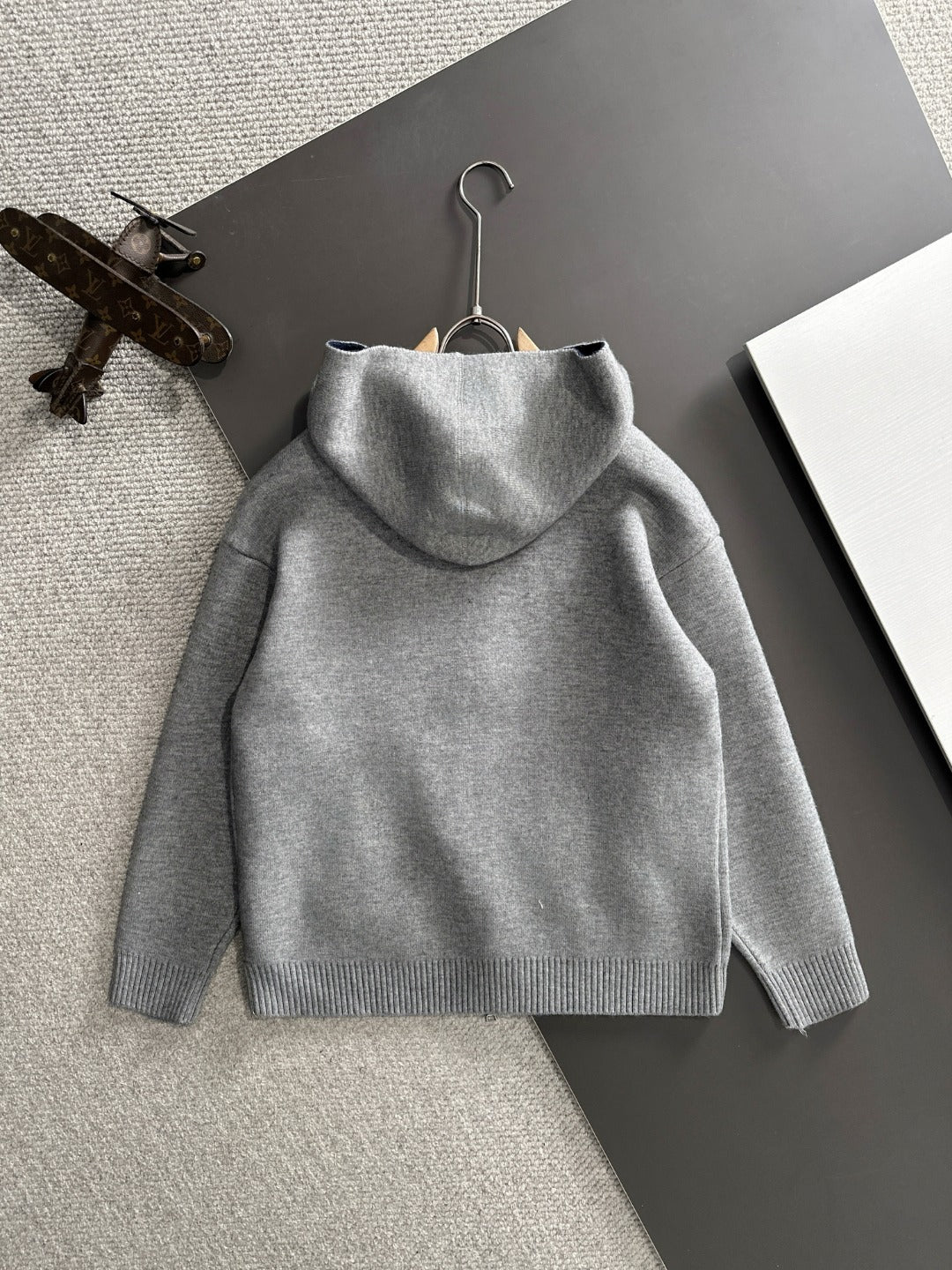 Dior long pullover hoodie with hood in heather gray knit and ribbed cuffs