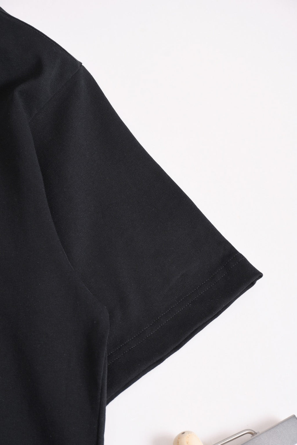 Fendi black short-sleeve T-shirt sleeve hem detail