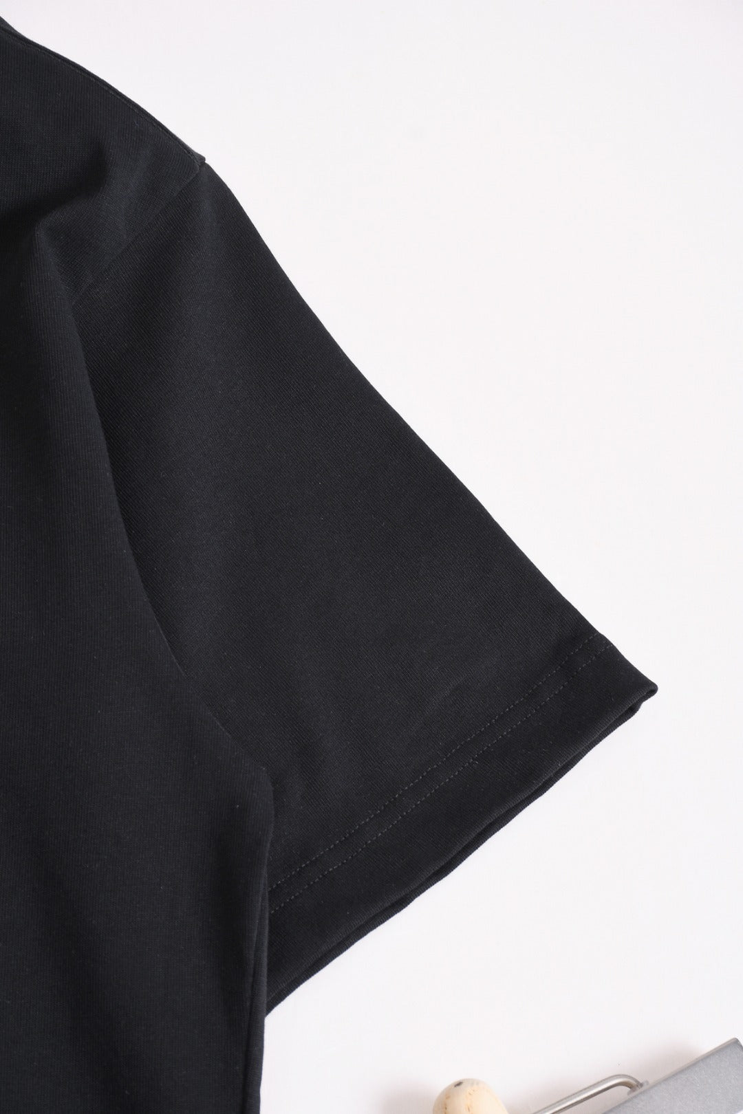 Fendi black short-sleeve T-shirt sleeve hem detail