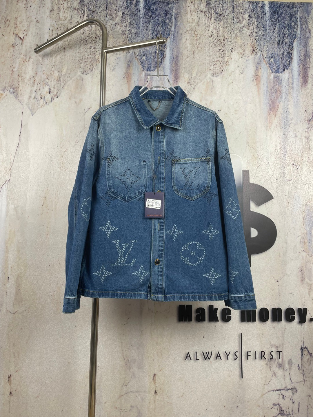 Denim jacket, blue wash, button front, chest pockets, long sleeves, with tag