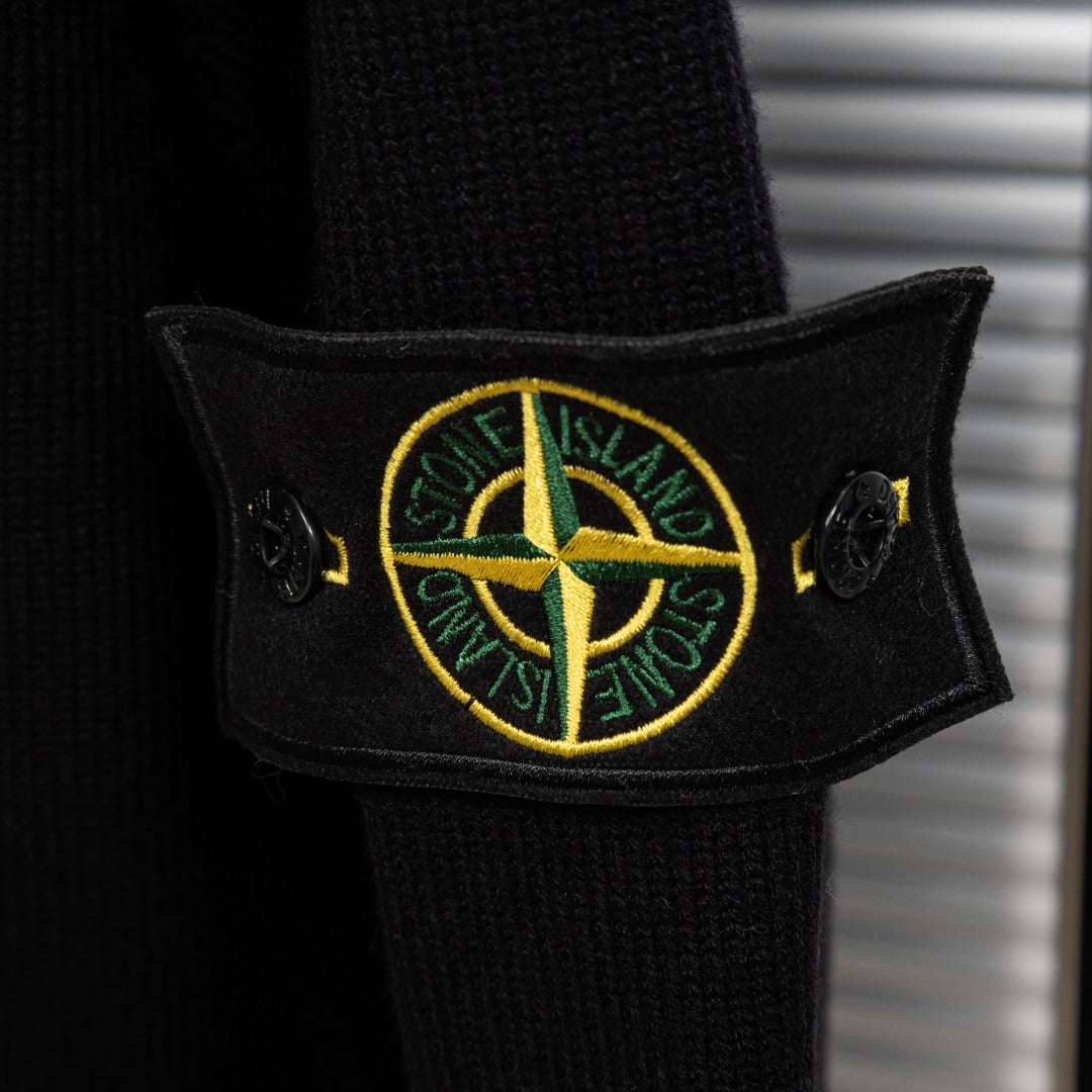 Stone Island knit sleeve with embroidered compass logo patch