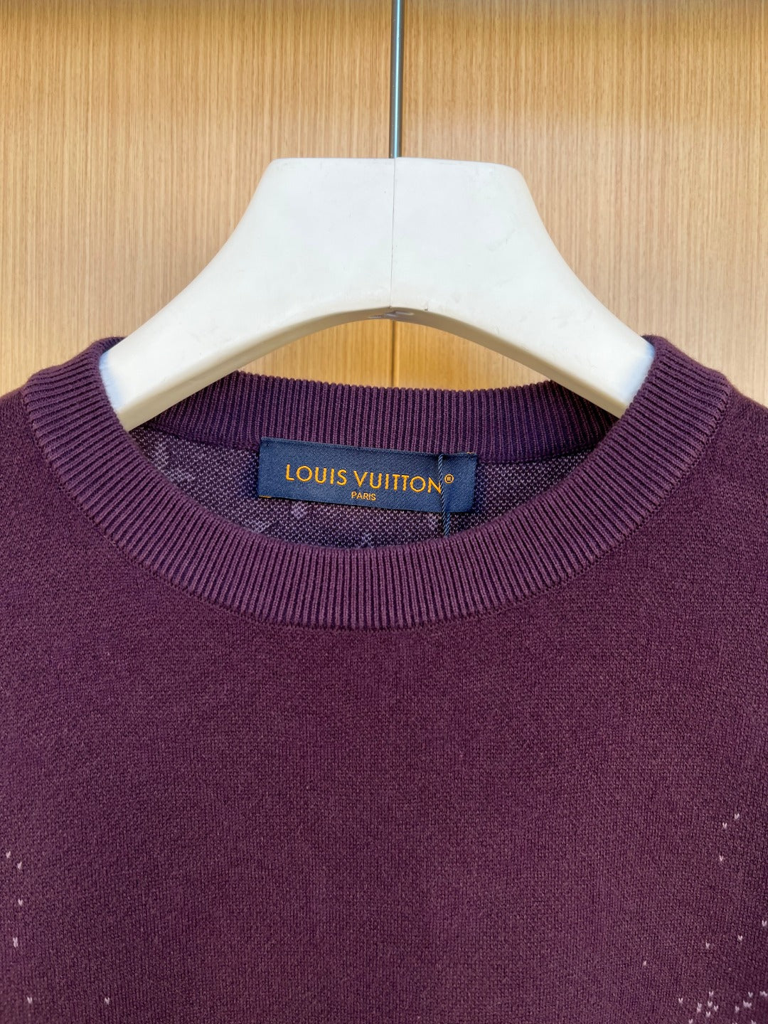 Louis Vuitton crewneck T-shirt neckline in dark purple knit with small logo patch