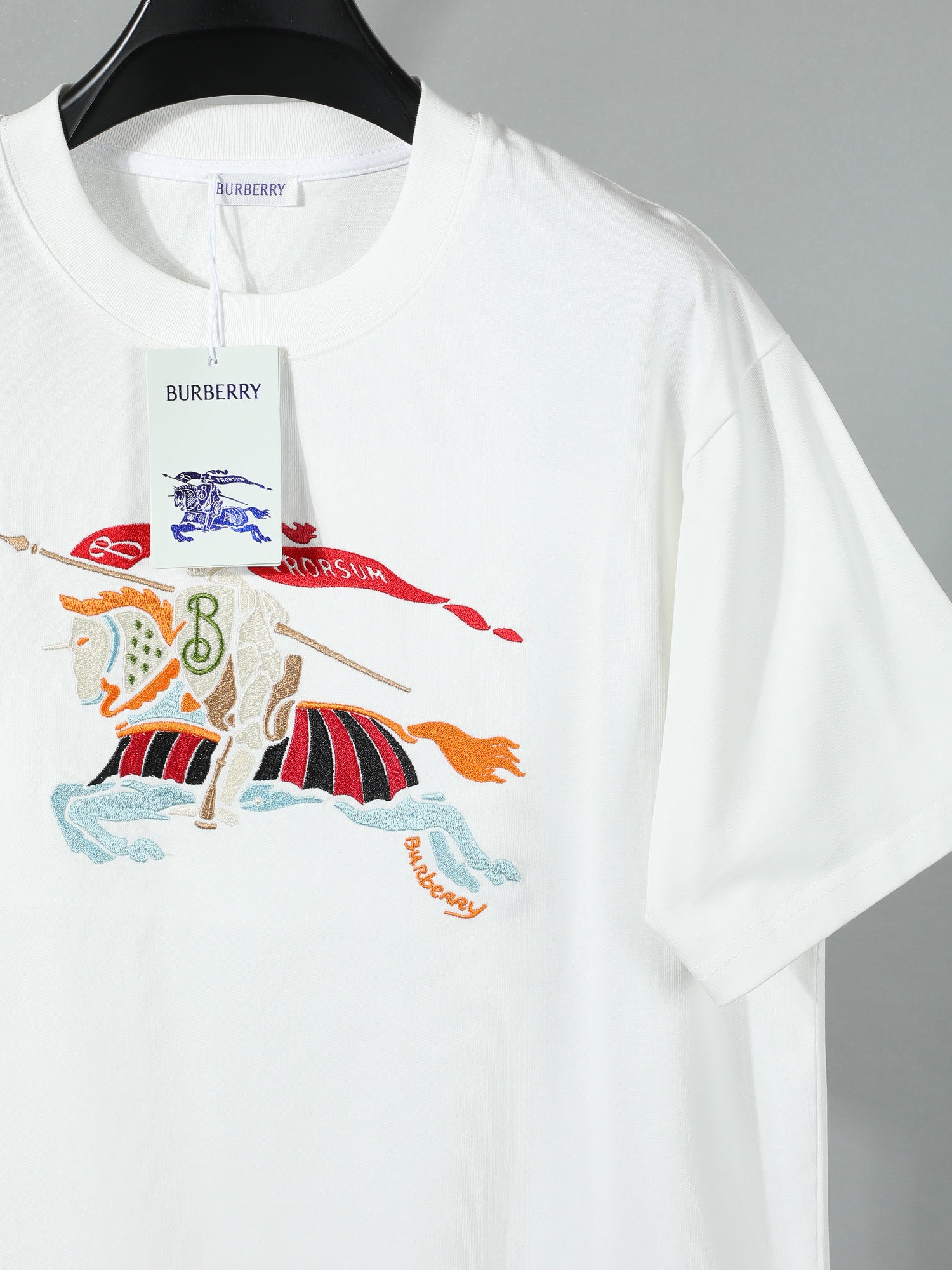 White crewneck T-shirt with embroidered multicolor racing horse graphic