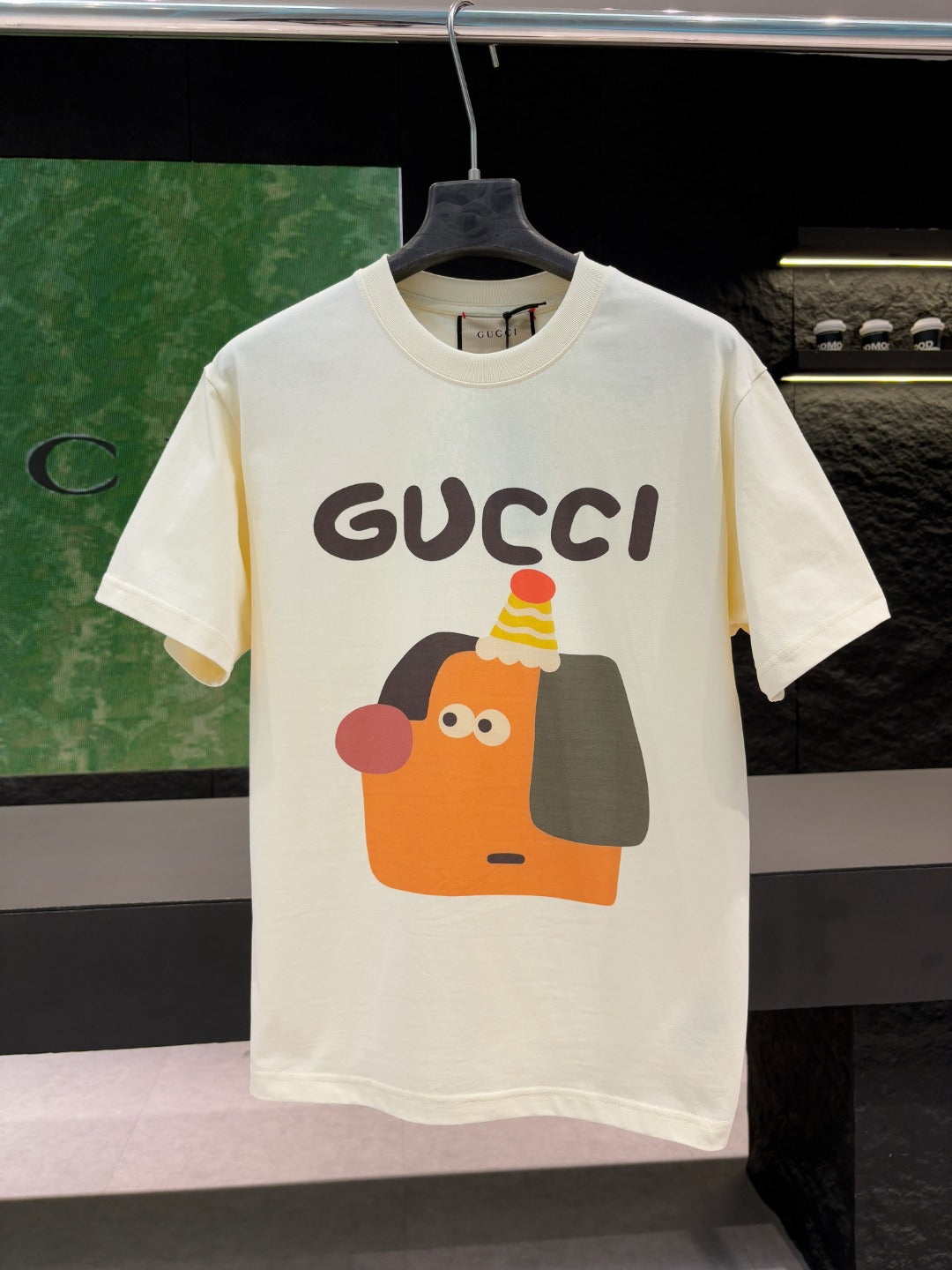 Cream short-sleeve T-shirt with Gucci graphic front print