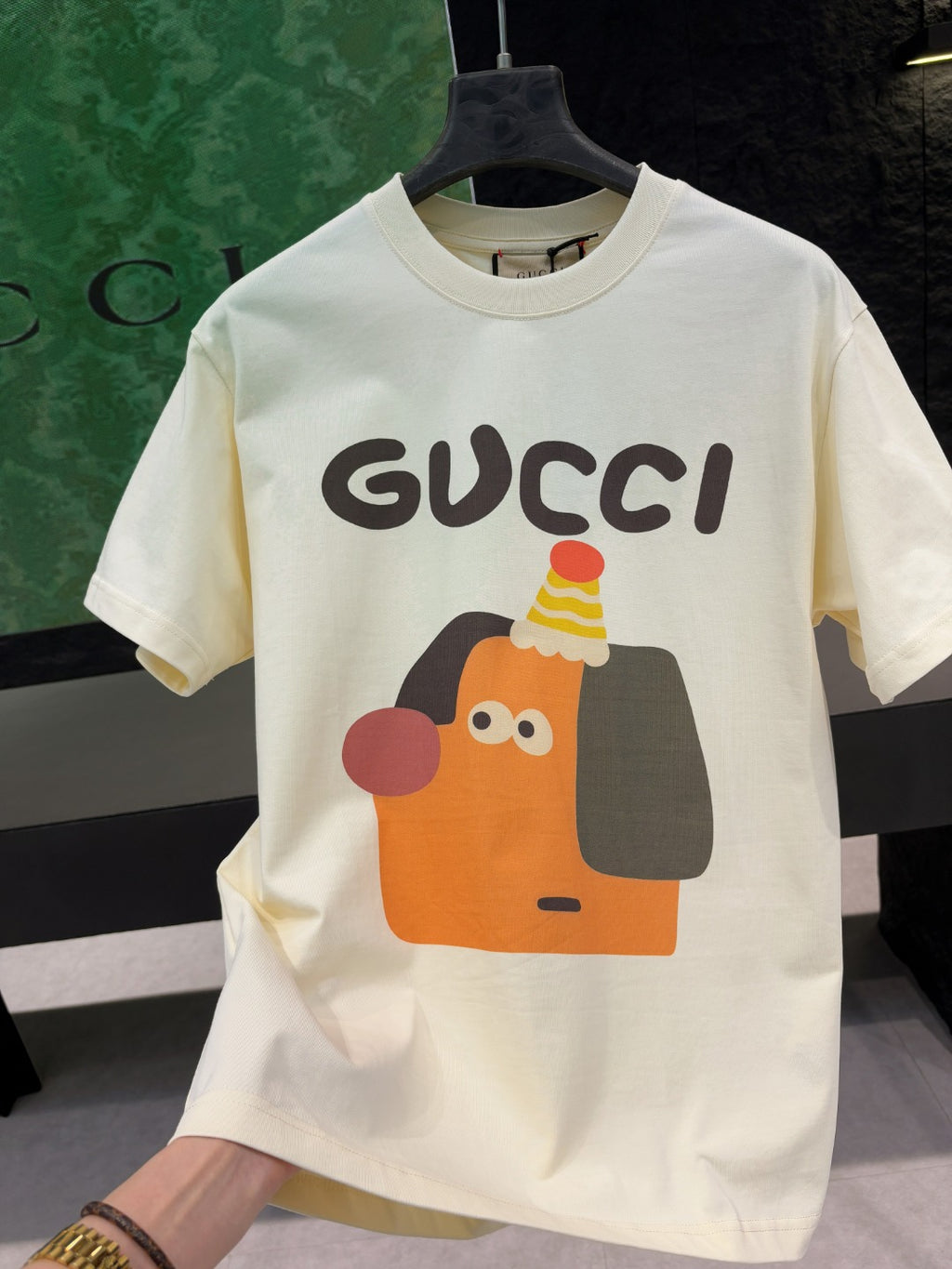 Cream short-sleeve T-shirt with Gucci logo and cartoon face holding a cone