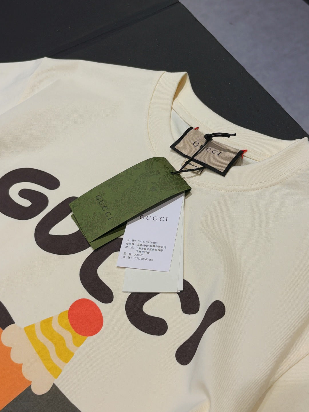 Cream short-sleeve T-shirt with Gucci cartoon print and hanging tags