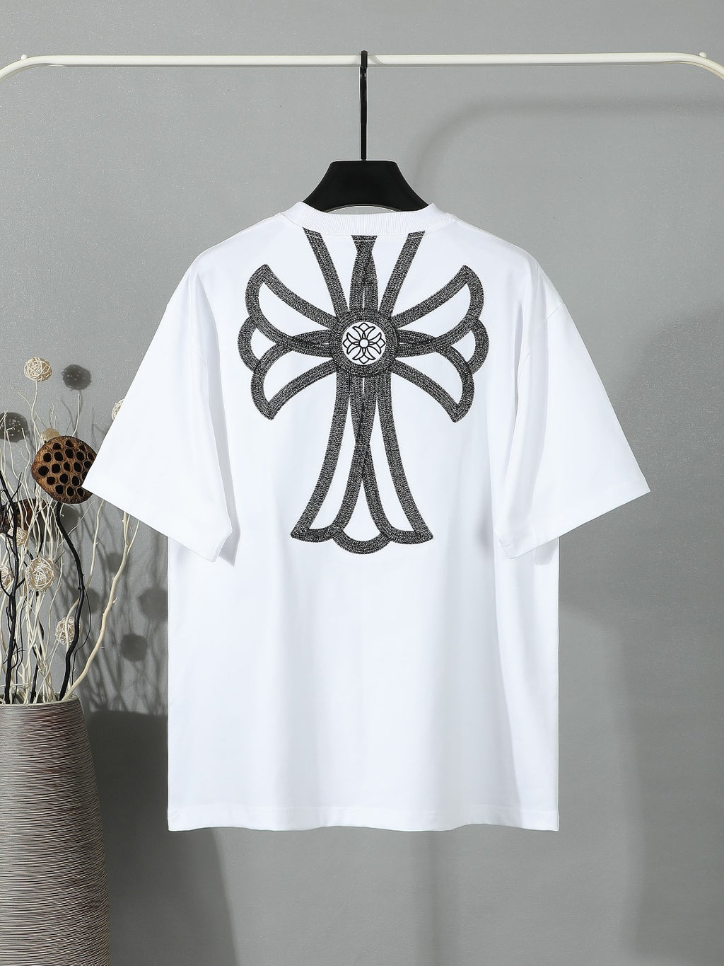 White short-sleeve T-shirt with large back angel/flower embroidery graphic