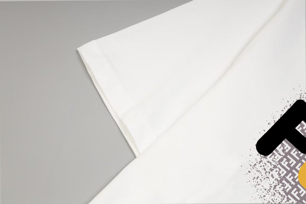 White short-sleeve T-shirt sleeve with small FENDI logo detail
