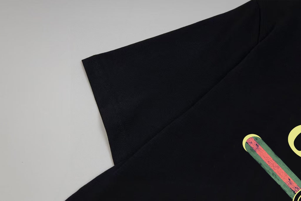 Black Gucci T-shirt shoulder and sleeve with logo print edge