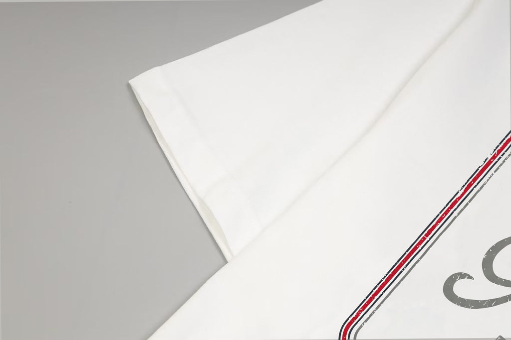 White Gucci T-shirt sleeve and shoulder seam with red stripe graphic edge