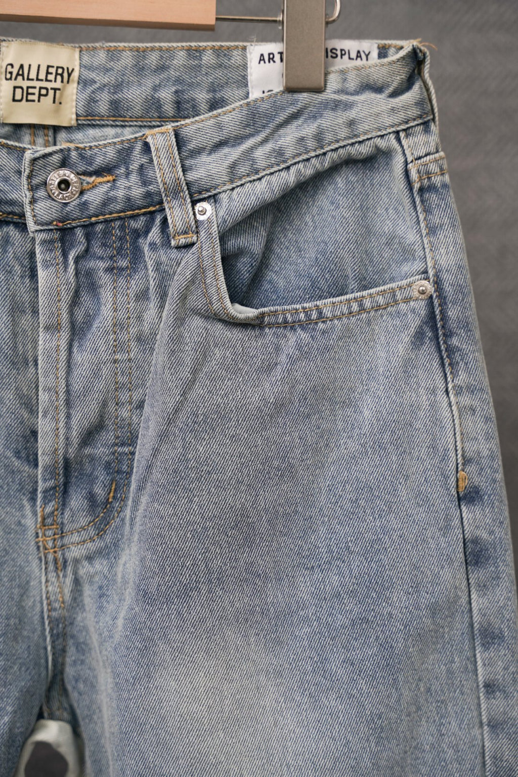 Light-wash denim pants with slanted front pocket and stitched waistband