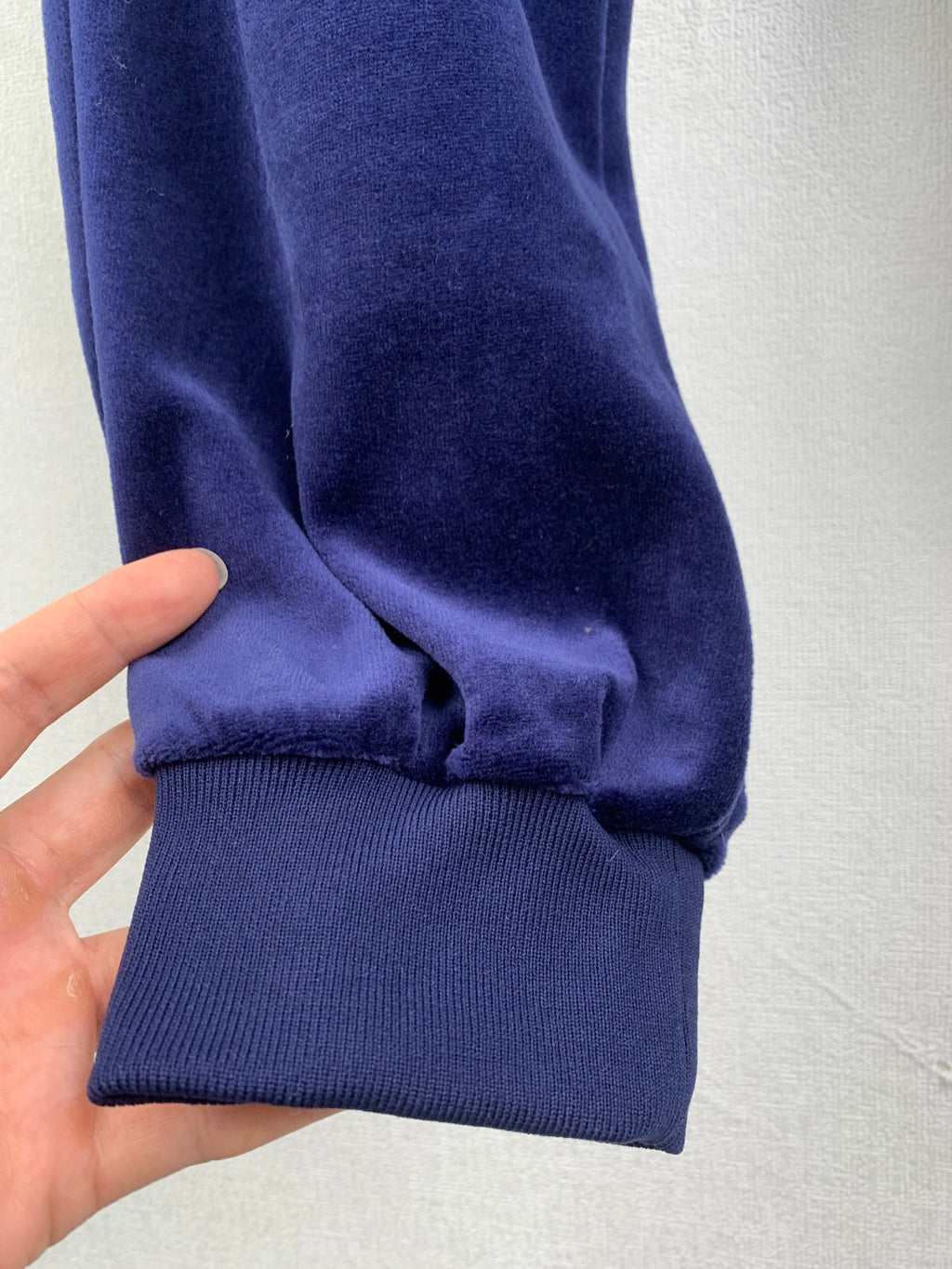 Dark blue sweatpants cuff with ribbed ankle hem