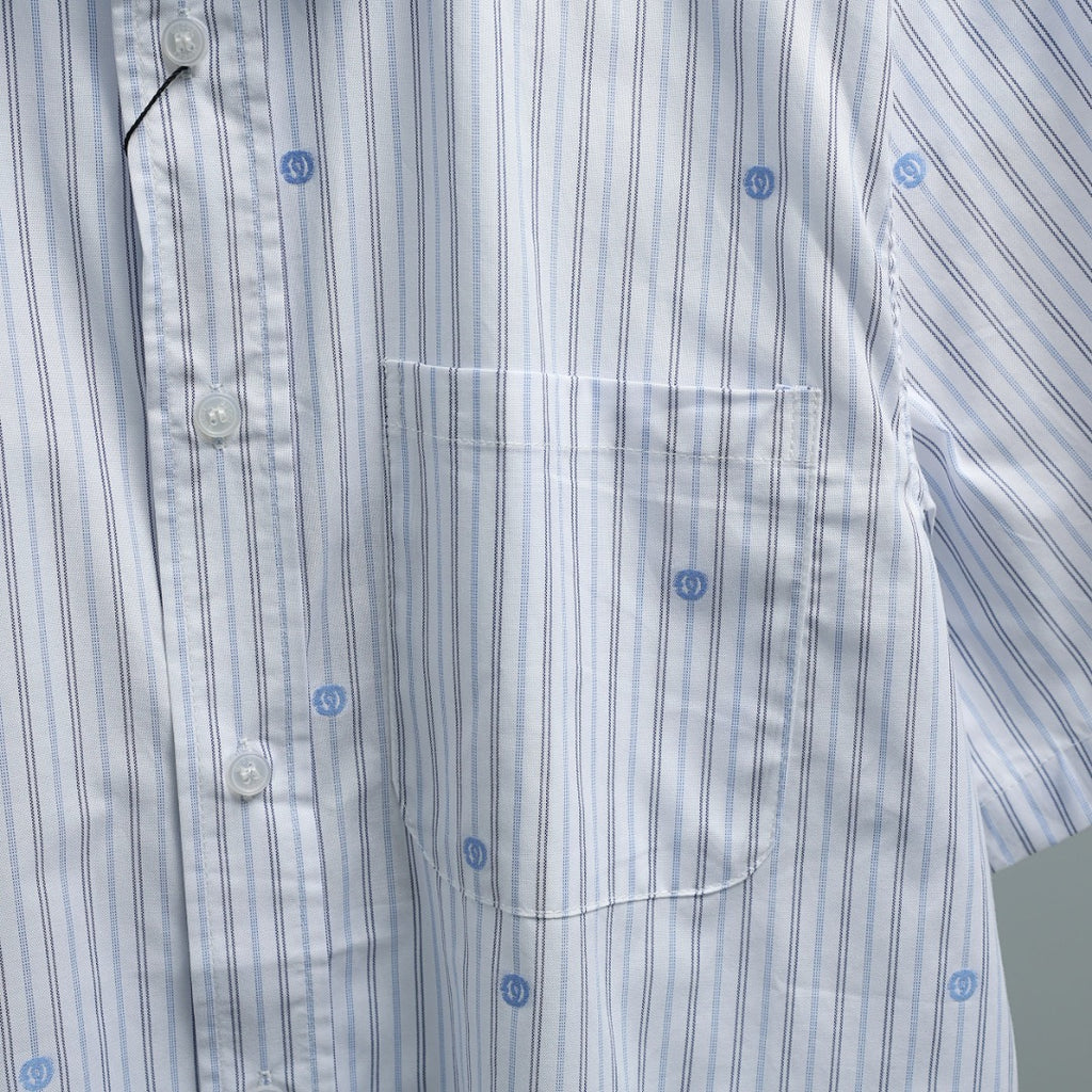 Short-sleeve button-up shirt chest pocket and front placket with buttons