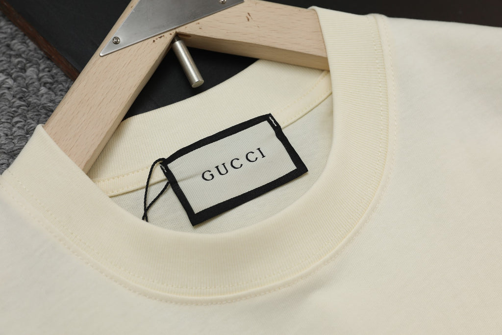 Cream short-sleeve T-shirt with Gucci neck label on the collar