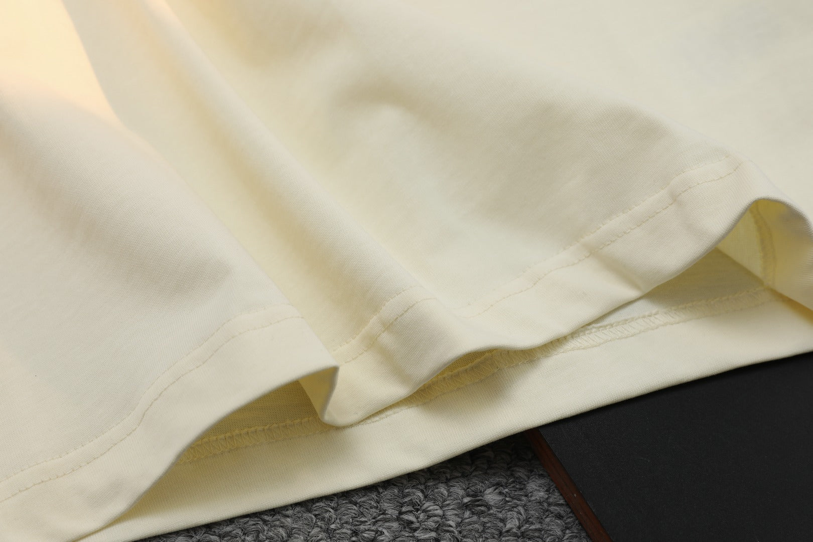 Cream Gucci T-shirt hem with stitched edge detail