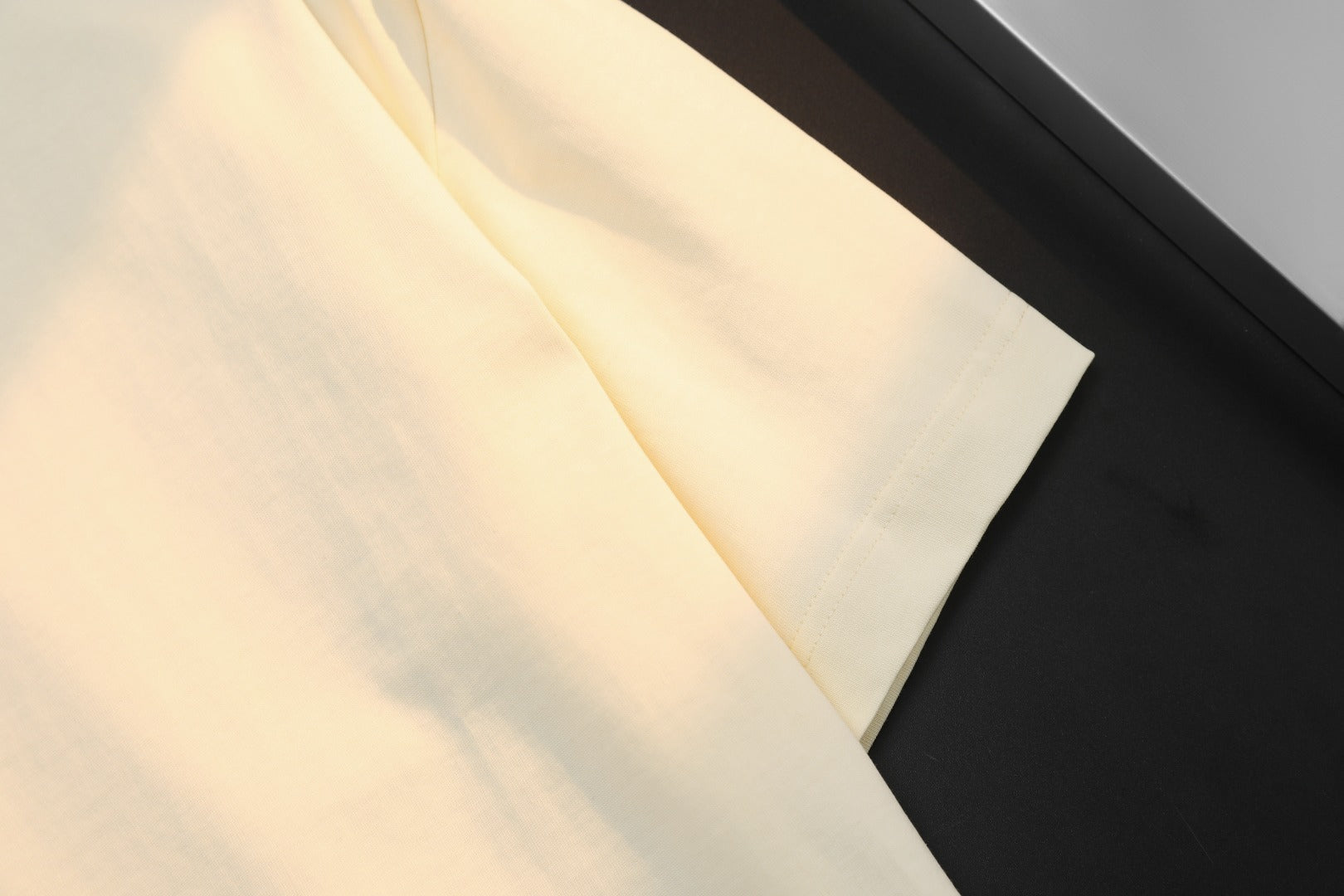 Gucci cream T-shirt sleeve and side seam close-up