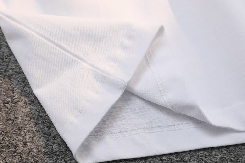 White Gucci short-sleeve T-shirt fabric fold and seam stitching detail