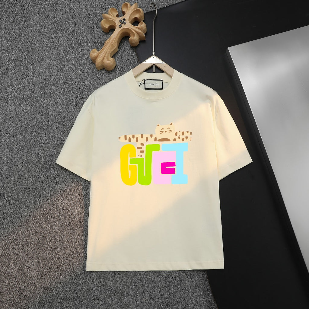 Cream short-sleeve T-shirt with multicolor “GGE” graphic on the front