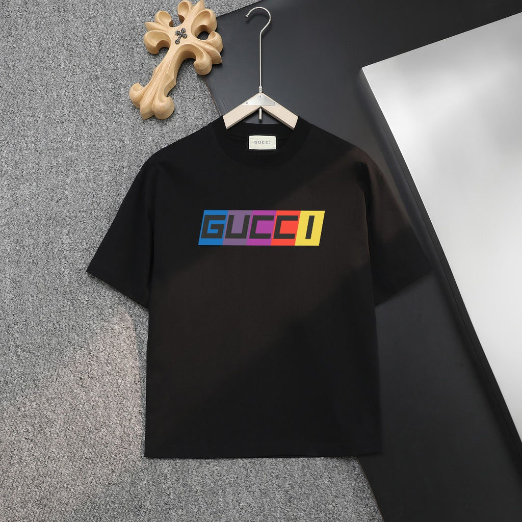 Black Gucci logo T-shirt with multicolor print on chest