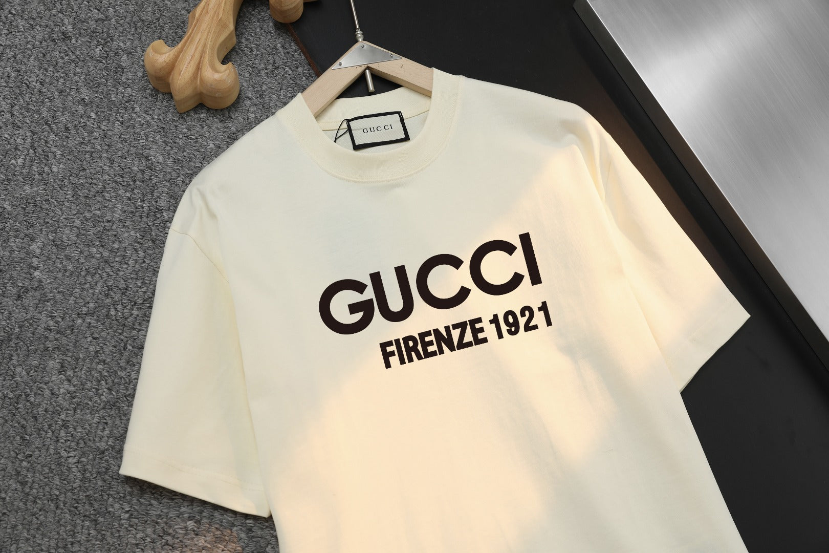 Gucci T-shirt in cream with large front GUCCI FIRENZE 1921 print