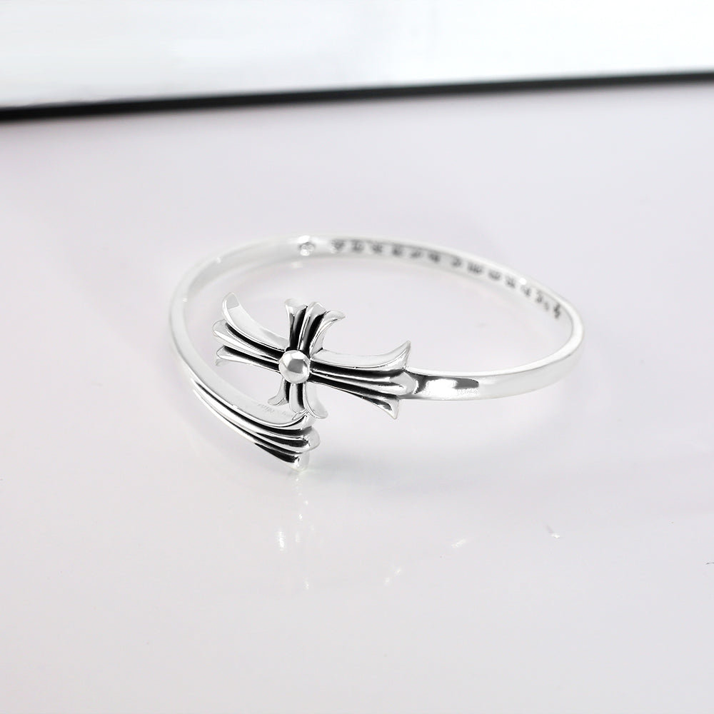 Chrome bangle bracelet with bow centerpiece centered on the reflective band