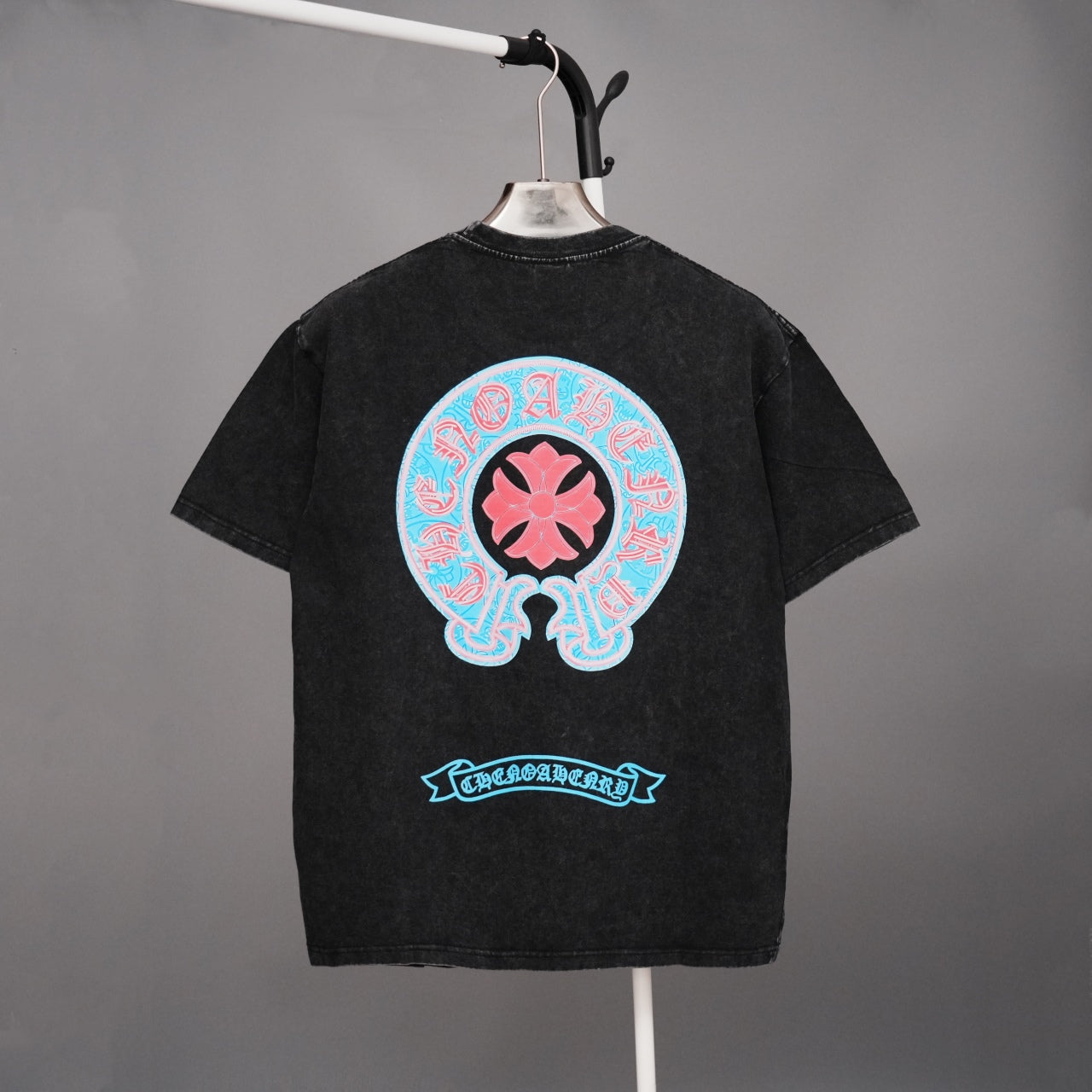 Short-sleeve T-shirt with large back skull logo graphic and text