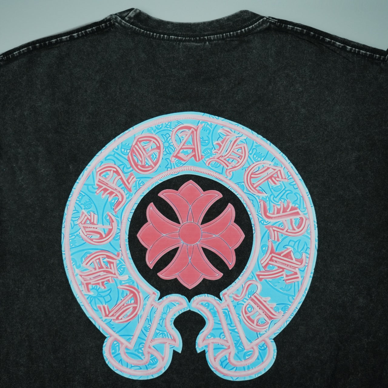 Short-sleeve T-shirt with large circular front flower skull logo print