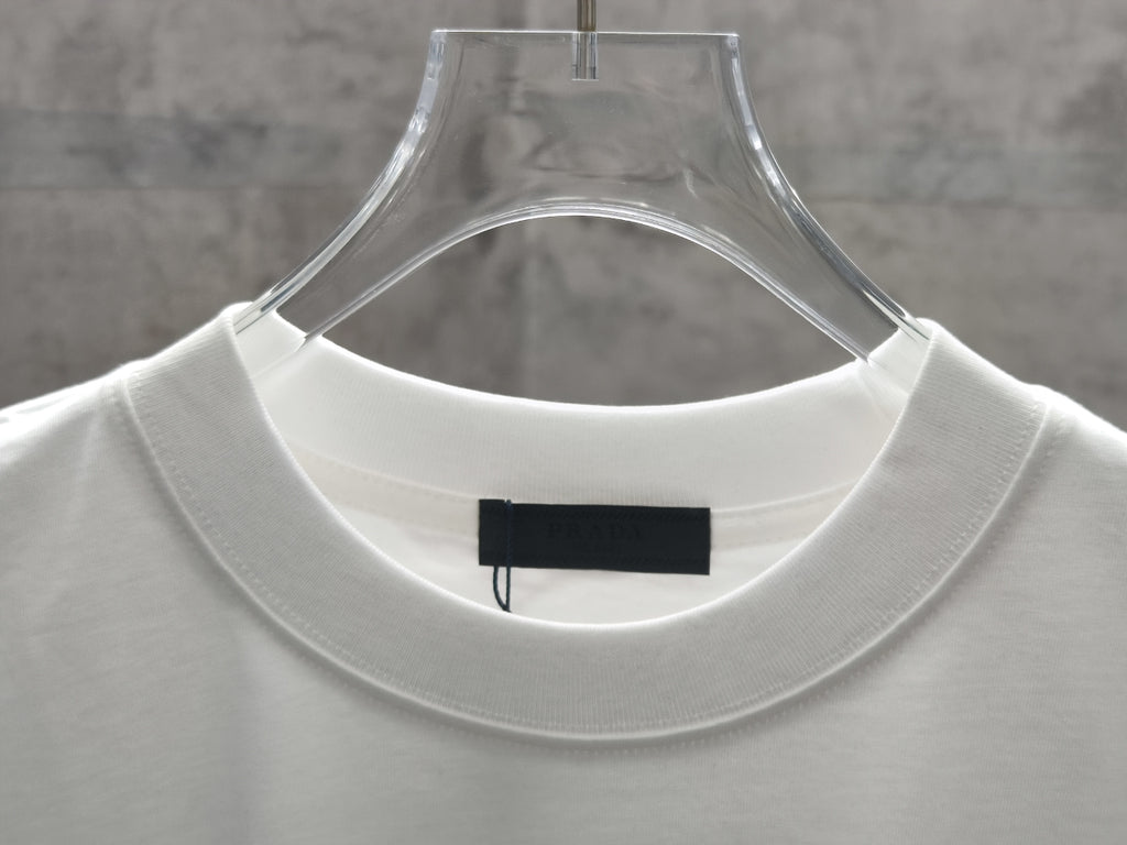 White T-shirt neckline with ribbed crew collar and inner label
